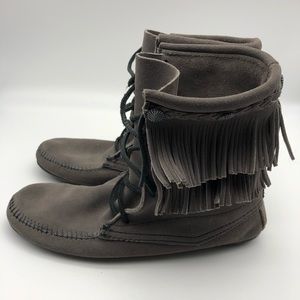 Women’s Size 8.5 Minnetonka Moccasins NEW